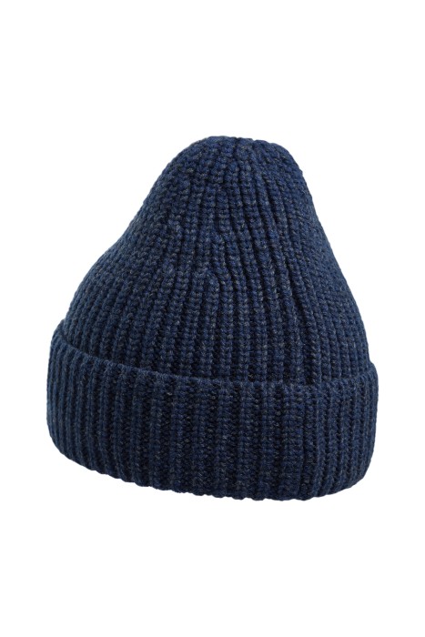 шапка от бренда снежная королева вид слева