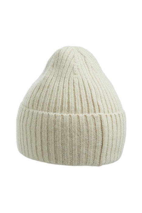 шапка от бренда снежная королева вид слева