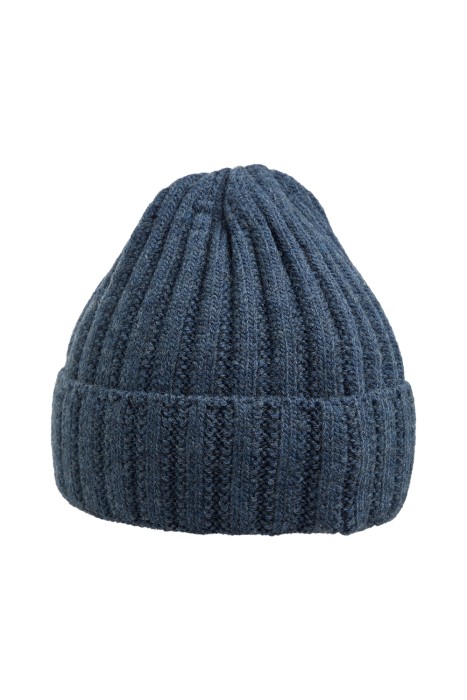 шапка от бренда снежная королева вид слева