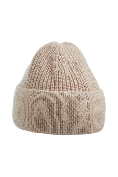 шапка от бренда снежная королева вид слева