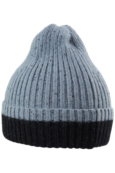 шапка от бренда снежная королева вид слева