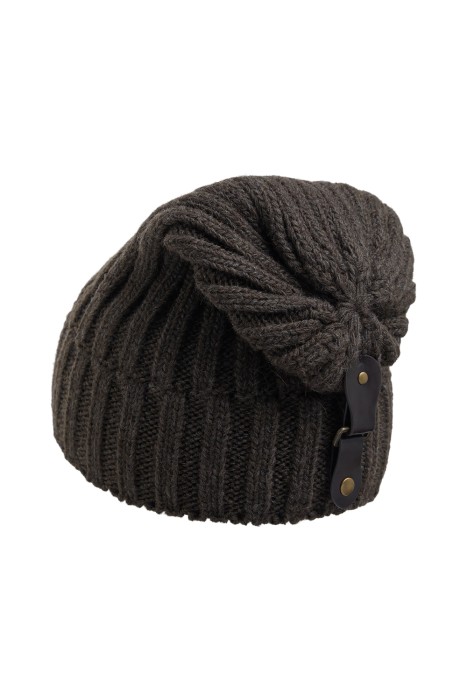 шапка от бренда снежная королева вид слева