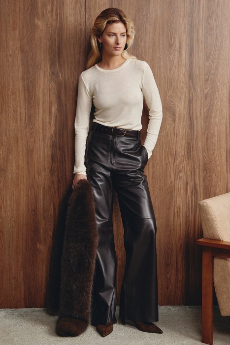 шарф из искусственного меха от бренда снежная королева вид слева