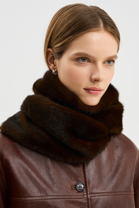 шарф из искусственного меха по цене 3380 руб вид справа