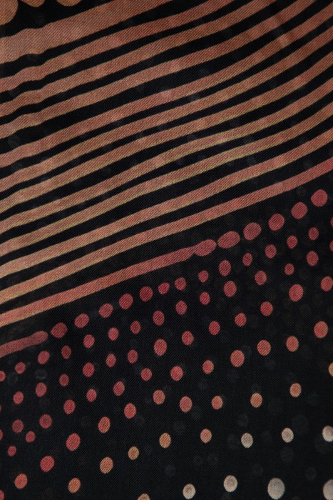 шарф от бренда снежная королева вид слева