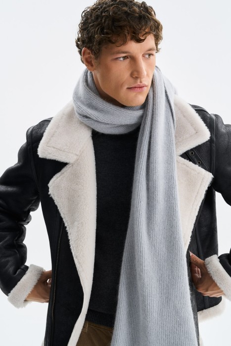 шарф от бренда снежная королева вид слева