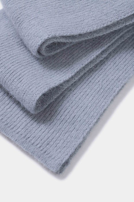 шарф по цене 1600 руб вид справа