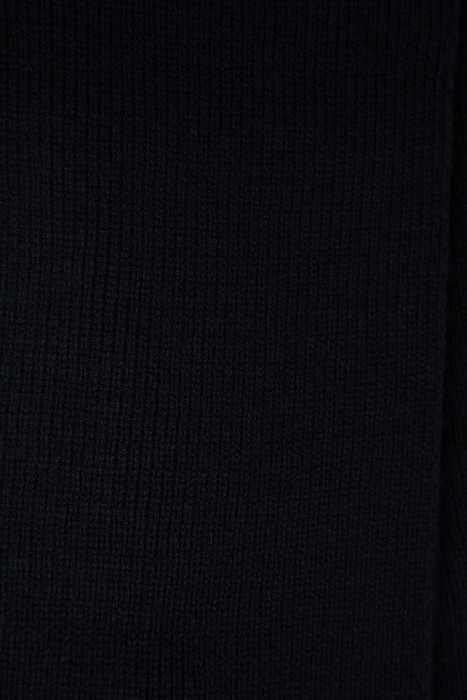 шарф от бренда снежная королева вид слева