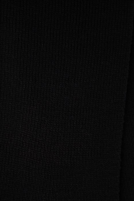 шарф от бренда снежная королева вид слева