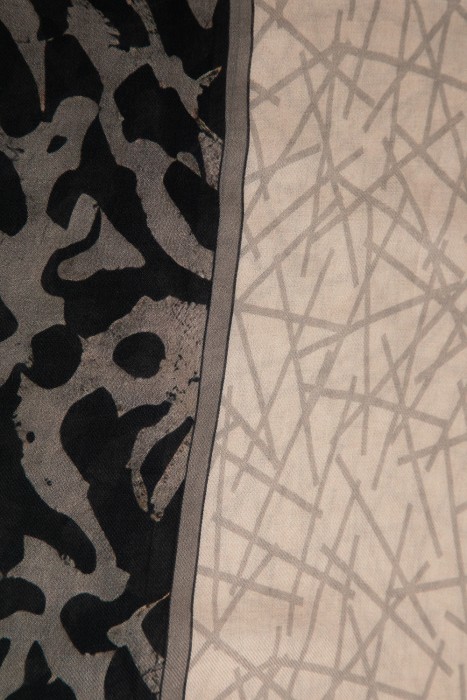 шарф от бренда снежная королева вид слева