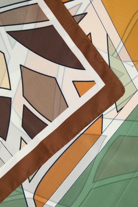 шейный платок от бренда снежная королева вид слева