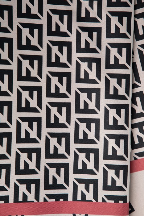 шейный платок от бренда снежная королева вид слева