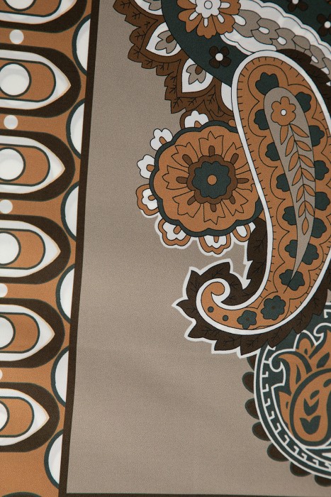 шейный платок от бренда снежная королева вид слева