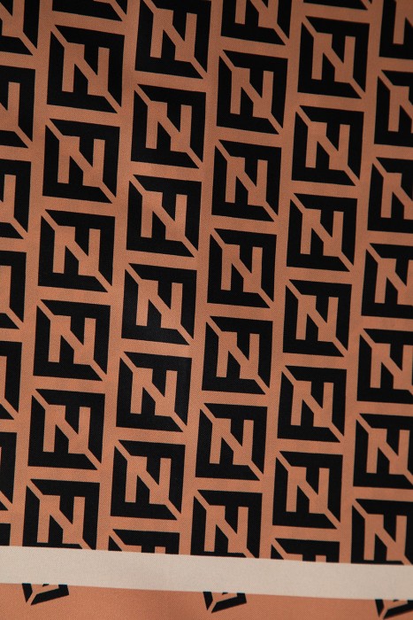 шейный платок от бренда снежная королева вид слева