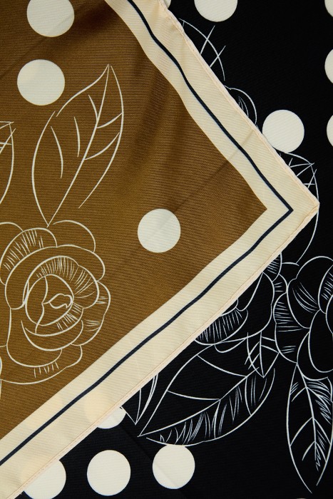 шейный платок от бренда снежная королева вид слева