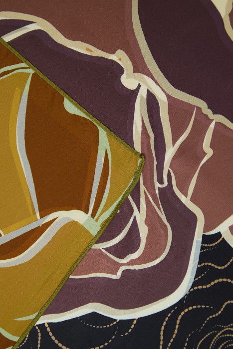 шейный платок от бренда снежная королева вид слева