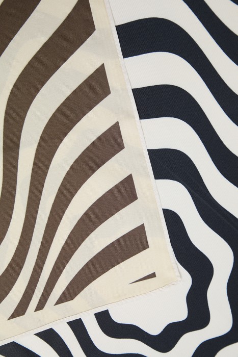 шейный платок от бренда снежная королева вид слева