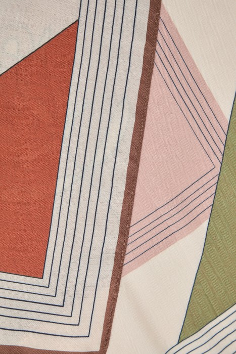 шейный платок от бренда снежная королева вид слева