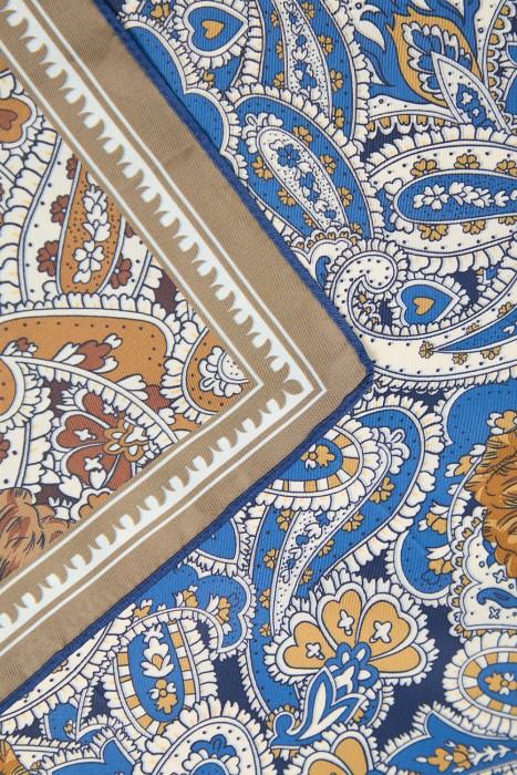 шейный платок от бренда снежная королева вид слева