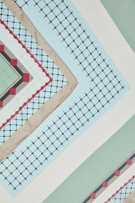 шейный платок от бренда снежная королева вид слева