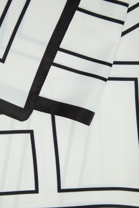 шейный платок от бренда снежная королева вид слева