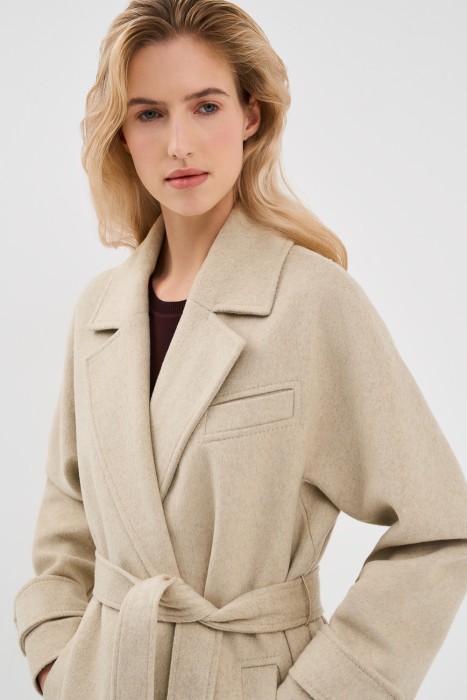 шерстяное пальто с поясом от бренда снежная королева вид слева