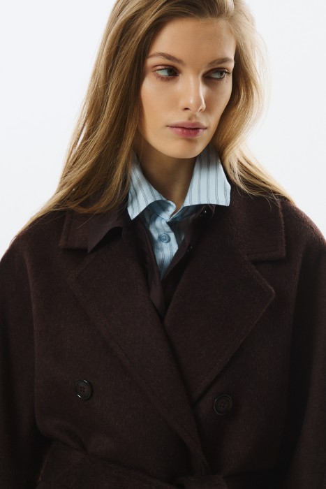 шерстяное пальто с поясом от бренда снежная королева вид слева