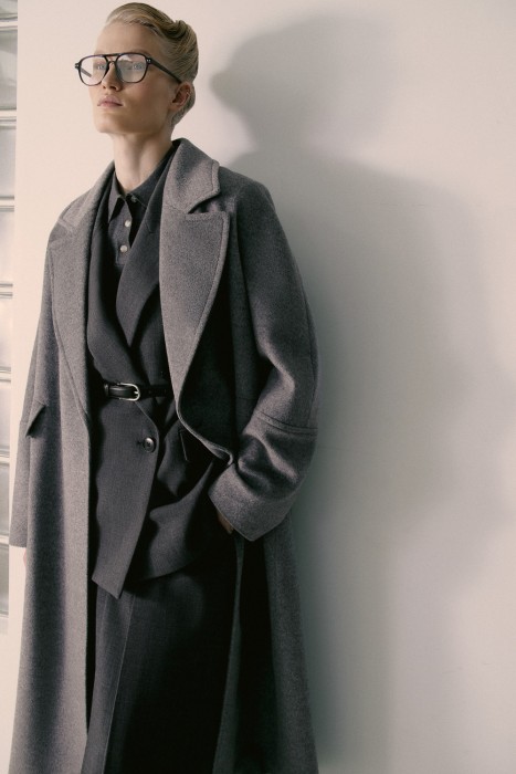 шерстяное пальто от бренда снежная королева вид слева