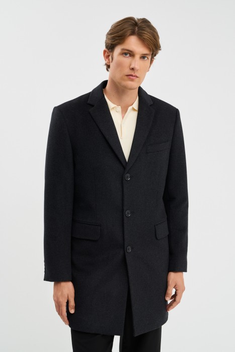 шерстяное пальто от бренда снежная королева вид слева