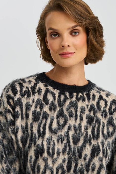 шерстяной джемпер анималистичной расцветки из россии вид сбоку