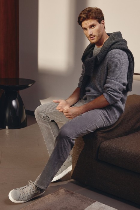 шерстяной джемпер от бренда снежная королева вид слева