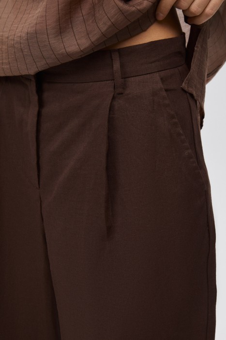 широкие брюки изо льна из россии вид сбоку