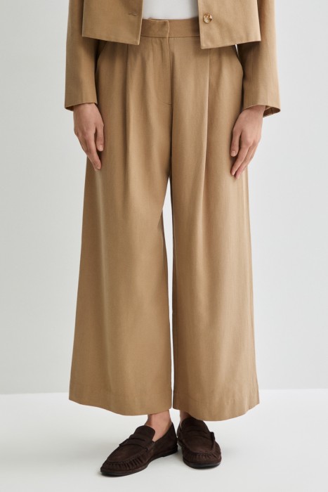 широкие брюки с защипами от бренда снежная королева вид слева