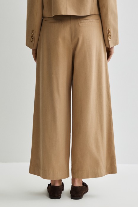 широкие брюки с защипами по цене 4690 руб вид справа