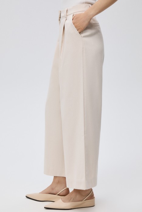 широкие брюки с защипами от бренда снежная королева вид слева