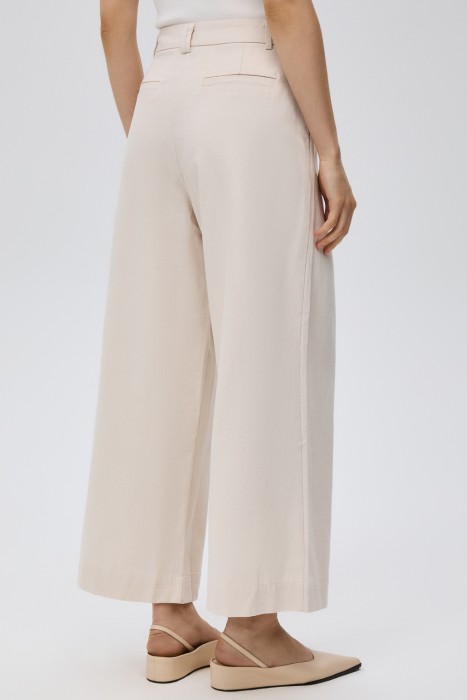 широкие брюки с защипами по цене 4690 руб вид справа