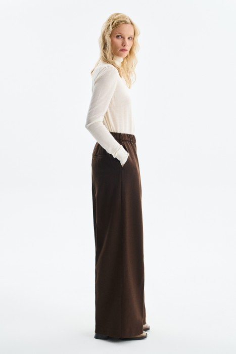 широкие брюки от бренда снежная королева вид слева