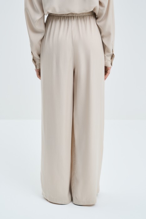 широкие брюки по цене 2030 руб вид справа