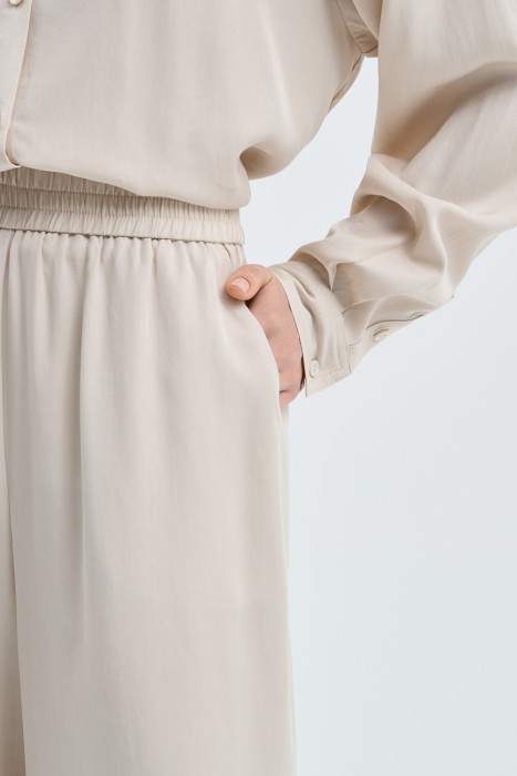 широкие брюки из россии вид сбоку