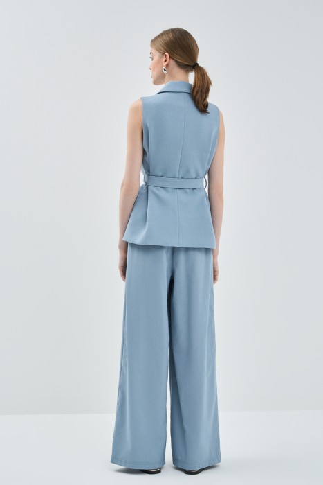 широкие брюки по цене 2580 руб вид справа