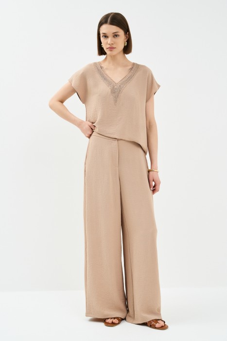 широкие брюки от бренда снежная королева вид слева