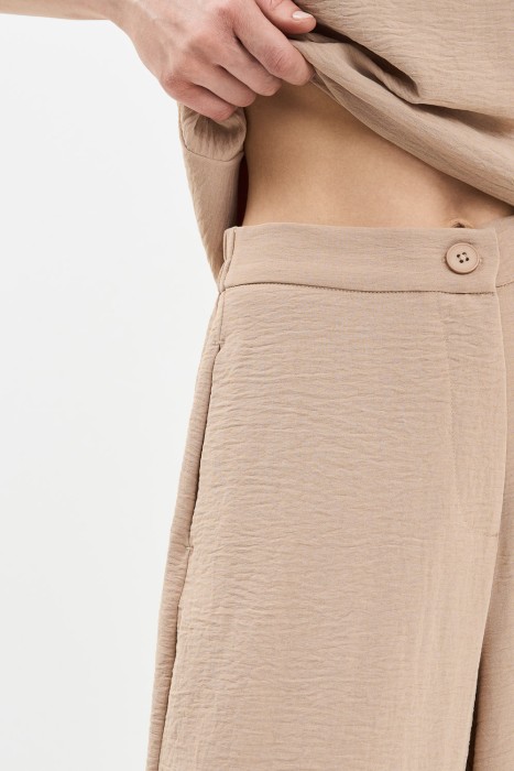 широкие брюки из россии вид сбоку