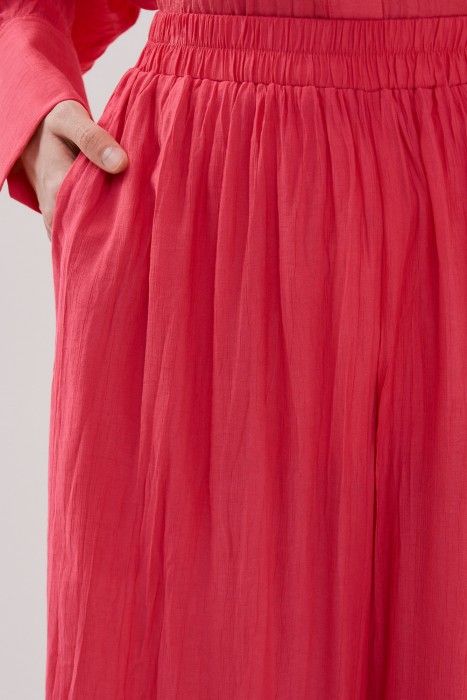 широкие брюки из россии вид сбоку