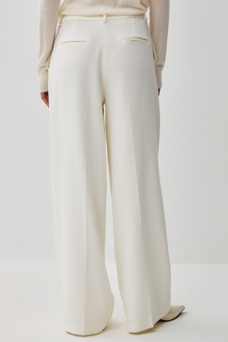 широкие брюки по цене 3680 руб вид справа