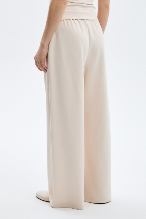 широкие брюки по цене 3350 руб вид справа