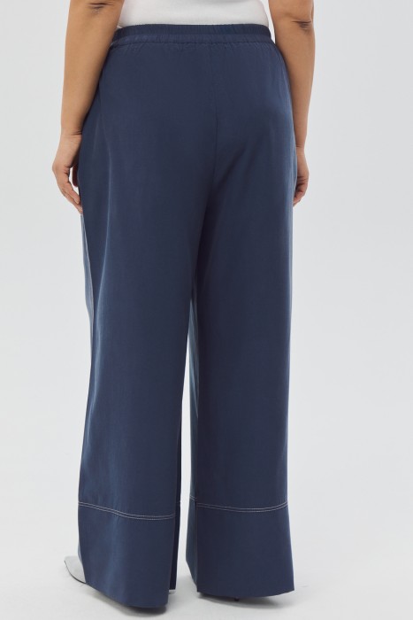 широкие брюки по цене 6040 руб вид справа