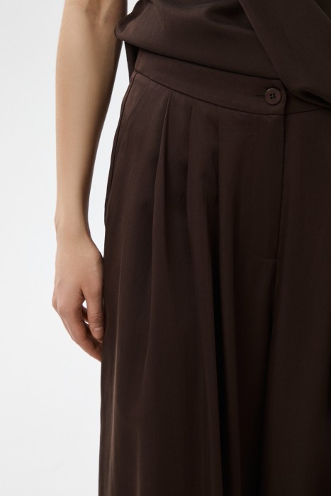 широкие брюки по цене 4020 руб вид справа