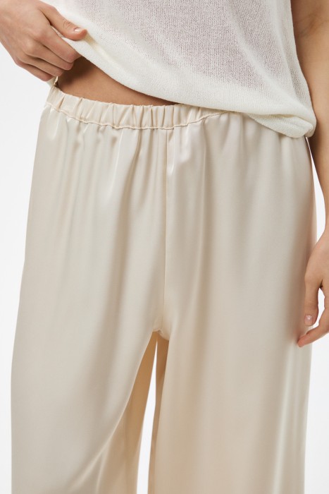 широкие брюки из россии вид сбоку