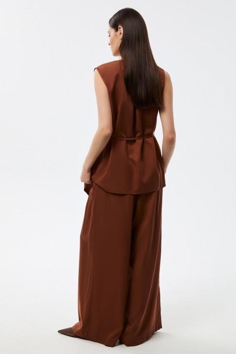 широкие брюки по цене 4080 руб вид справа