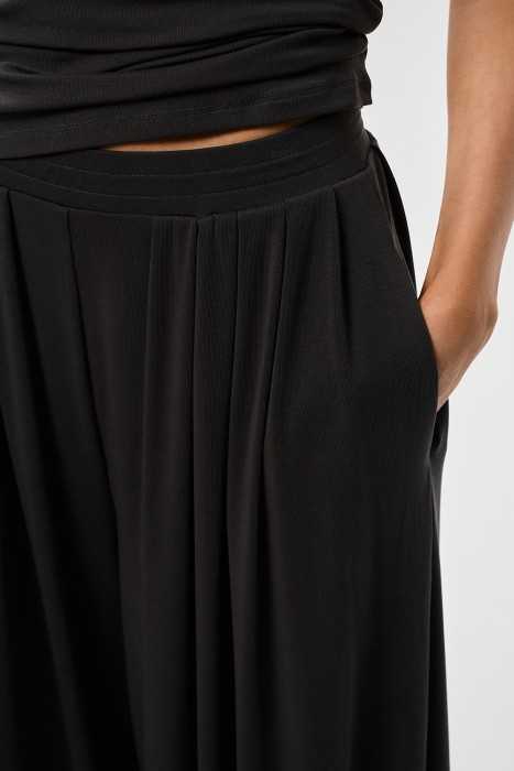 широкие брюки по цене 3600 руб вид справа